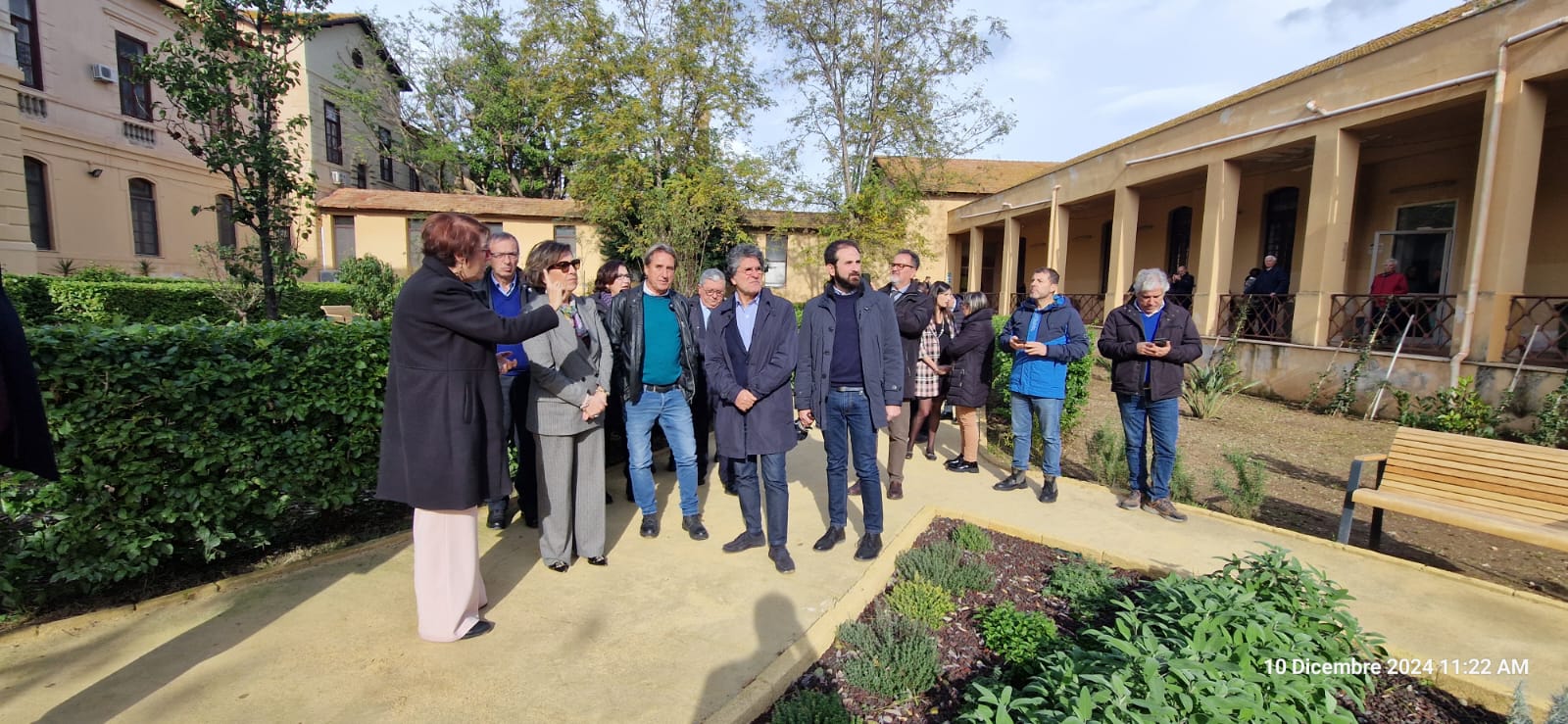 Il Direttore generale dell’Asp di Palermo, Daniela Faraoni, nel giardino terapeutico del centro Alzheimer