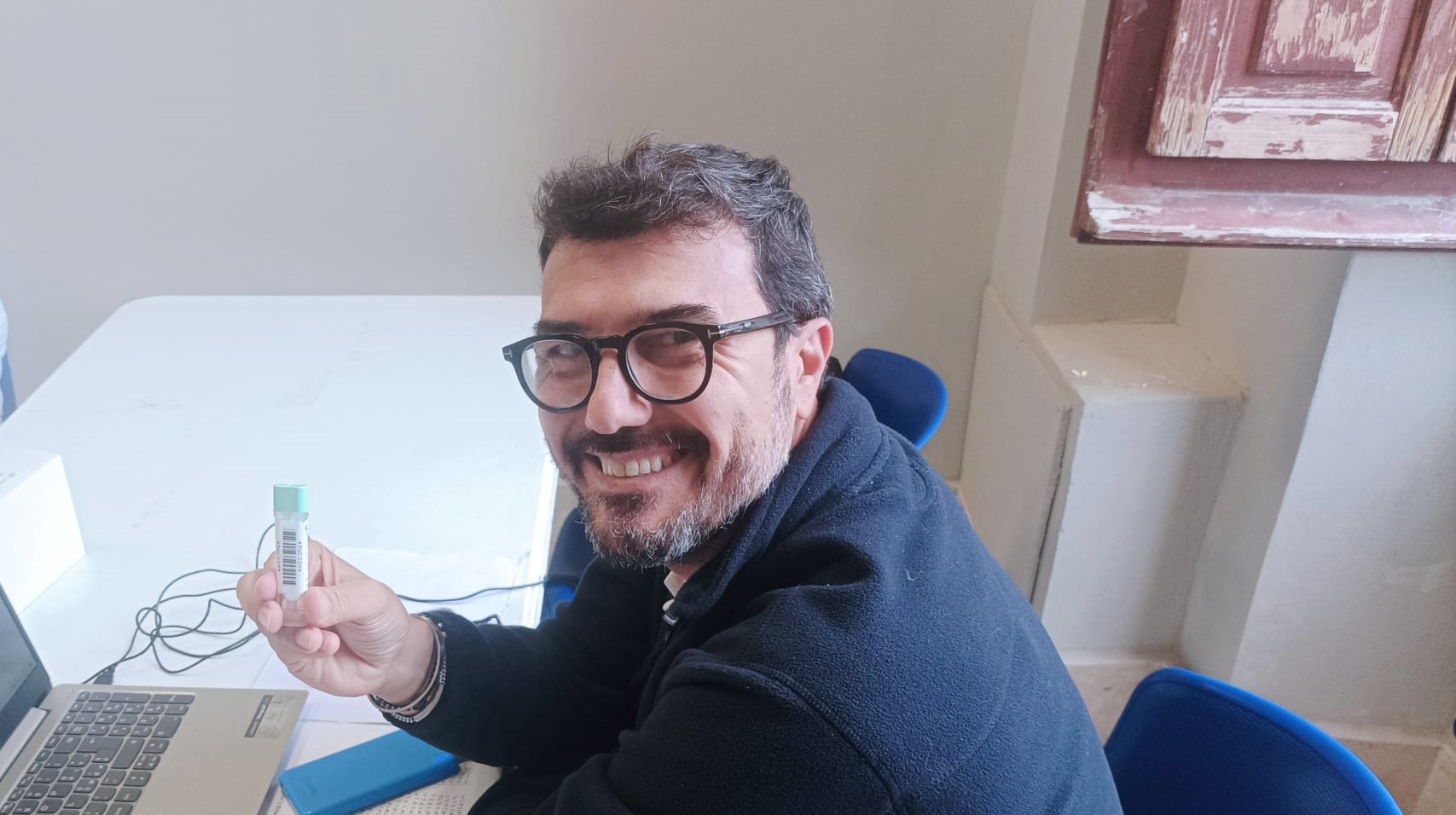 Operatore che distribuisce il SOf Test